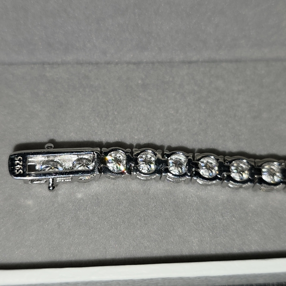 β¨ Luxury Moissanite Tennis Bracelet | 5mm | S925 Silver | Rhodium Finish β¨ - Picture 2 of 3
